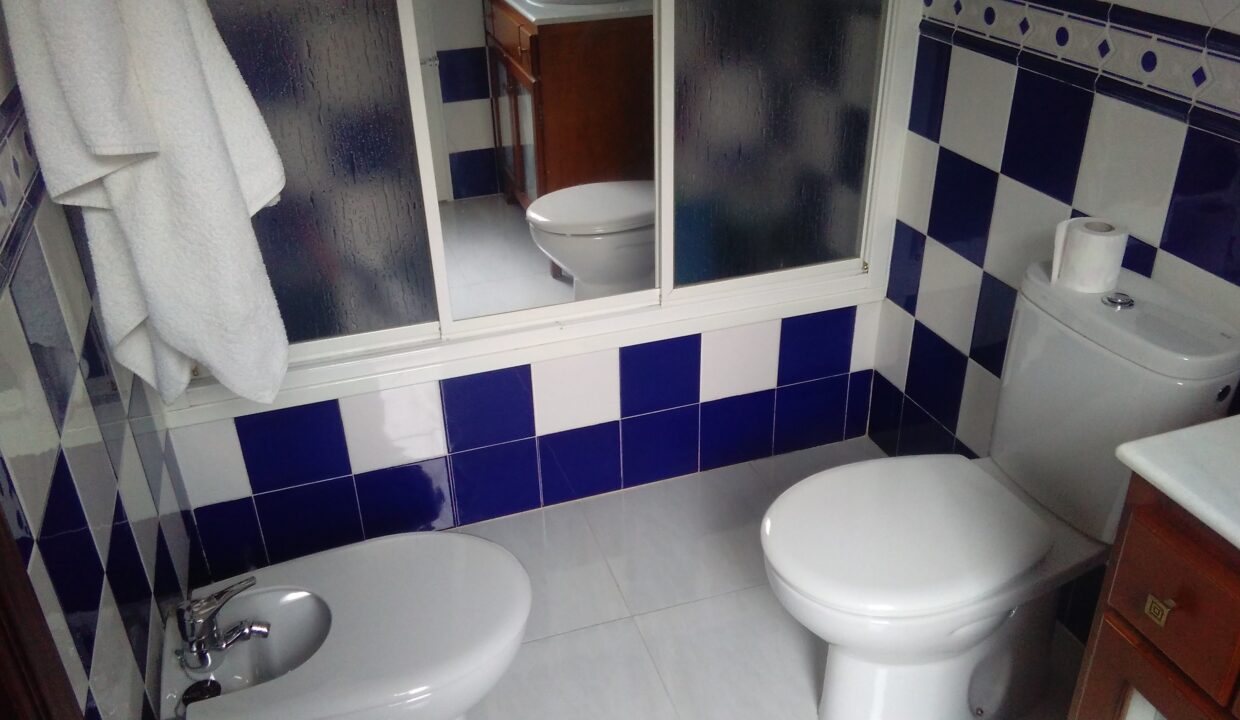 0BAÑO CV024